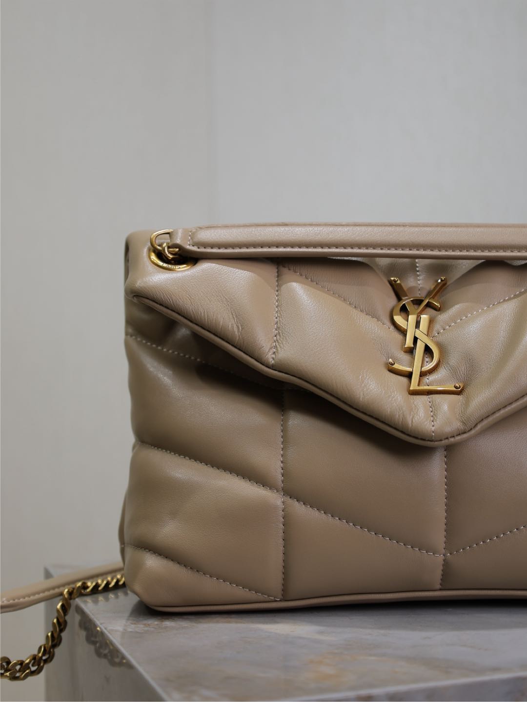 Bolsos de lujo asequibles Loulou Puffer Small de Saint Laurent - Image 8