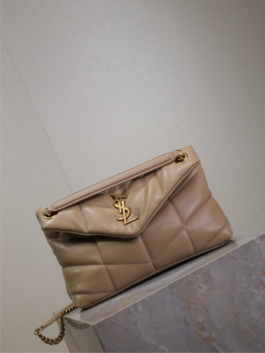 Bolsos de lujo asequibles Loulou Puffer Small de Saint Laurent - Image 7