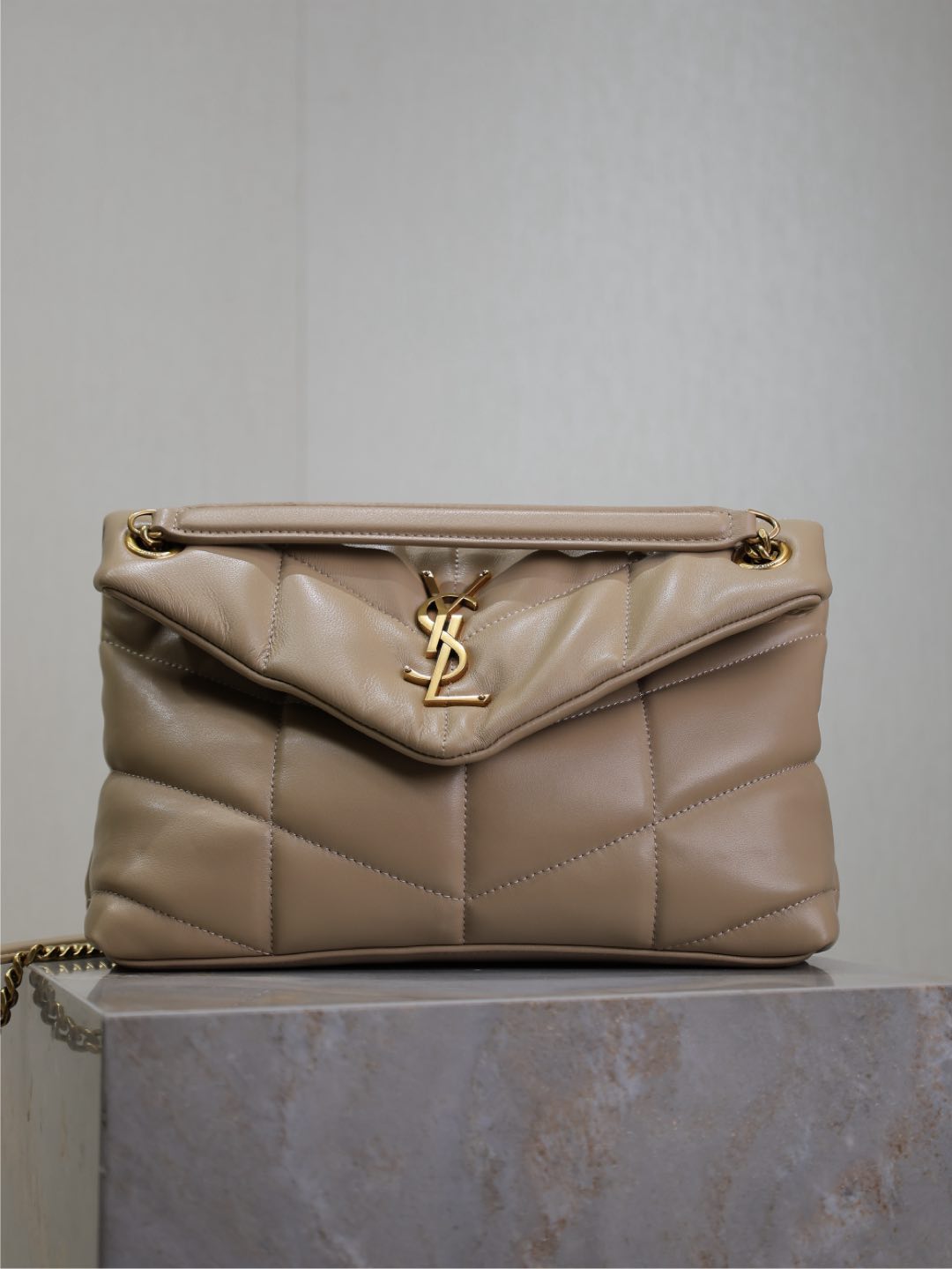 Bolsos de lujo asequibles Loulou Puffer Small de Saint Laurent
