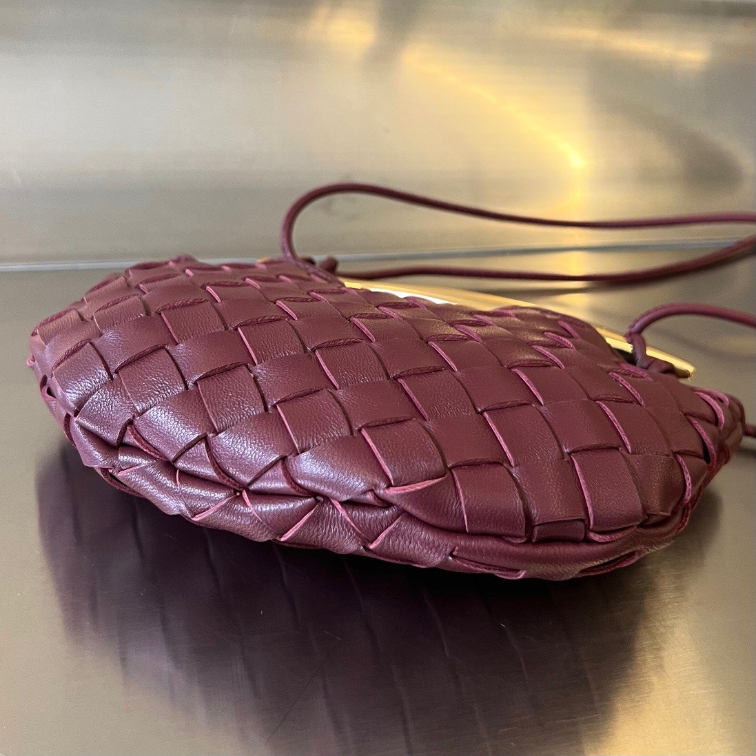 bolsos de lujo mano Bottega Veneta Sardine Mini Bag In Barolo Intrecciato Lambskin 4 bolsos de lujo mano Bottega Veneta Sardine Mini Bag In Barolo Intrecciato Lambskin - Image 4