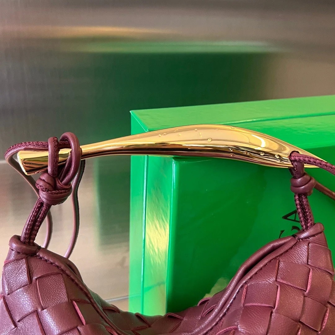 bolsos de lujo mano Bottega Veneta Sardine Mini Bag In Barolo Intrecciato Lambskin 5 bolsos de lujo mano Bottega Veneta Sardine Mini Bag In Barolo Intrecciato Lambskin - Image 5