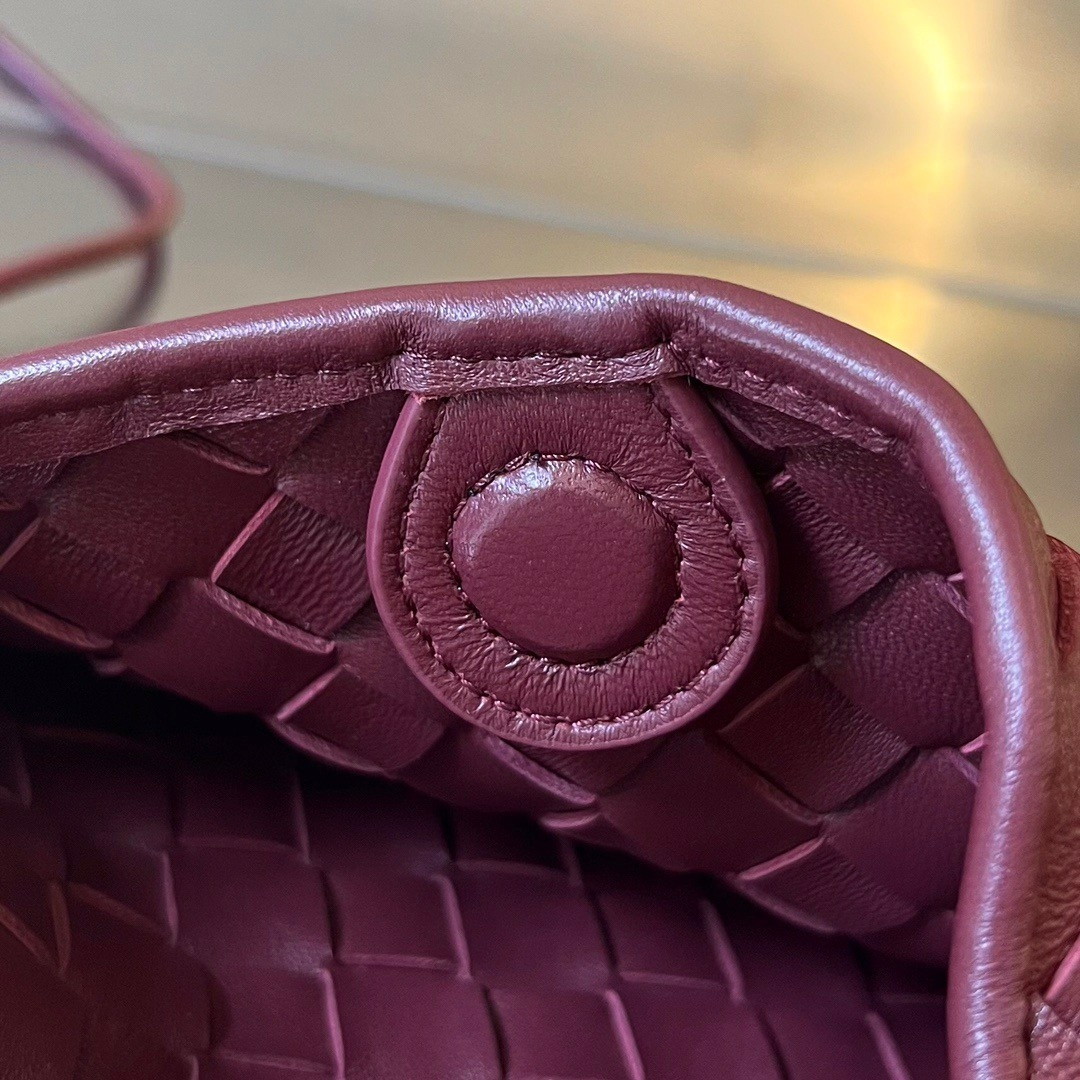 bolsos de lujo mano Bottega Veneta Sardine Mini Bag In Barolo Intrecciato Lambskin 9 bolsos de lujo mano Bottega Veneta Sardine Mini Bag In Barolo Intrecciato Lambskin - Image 9