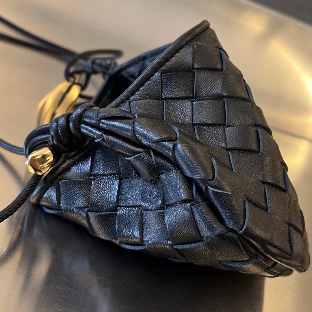 bolsos de lujo mano Bottega Veneta Sardine Mini Bag In Black Intrecciato Lambskin 3 bolsos de lujo mano Bottega Veneta Sardine Mini Bag In Black Intrecciato Lambskin - Image 3