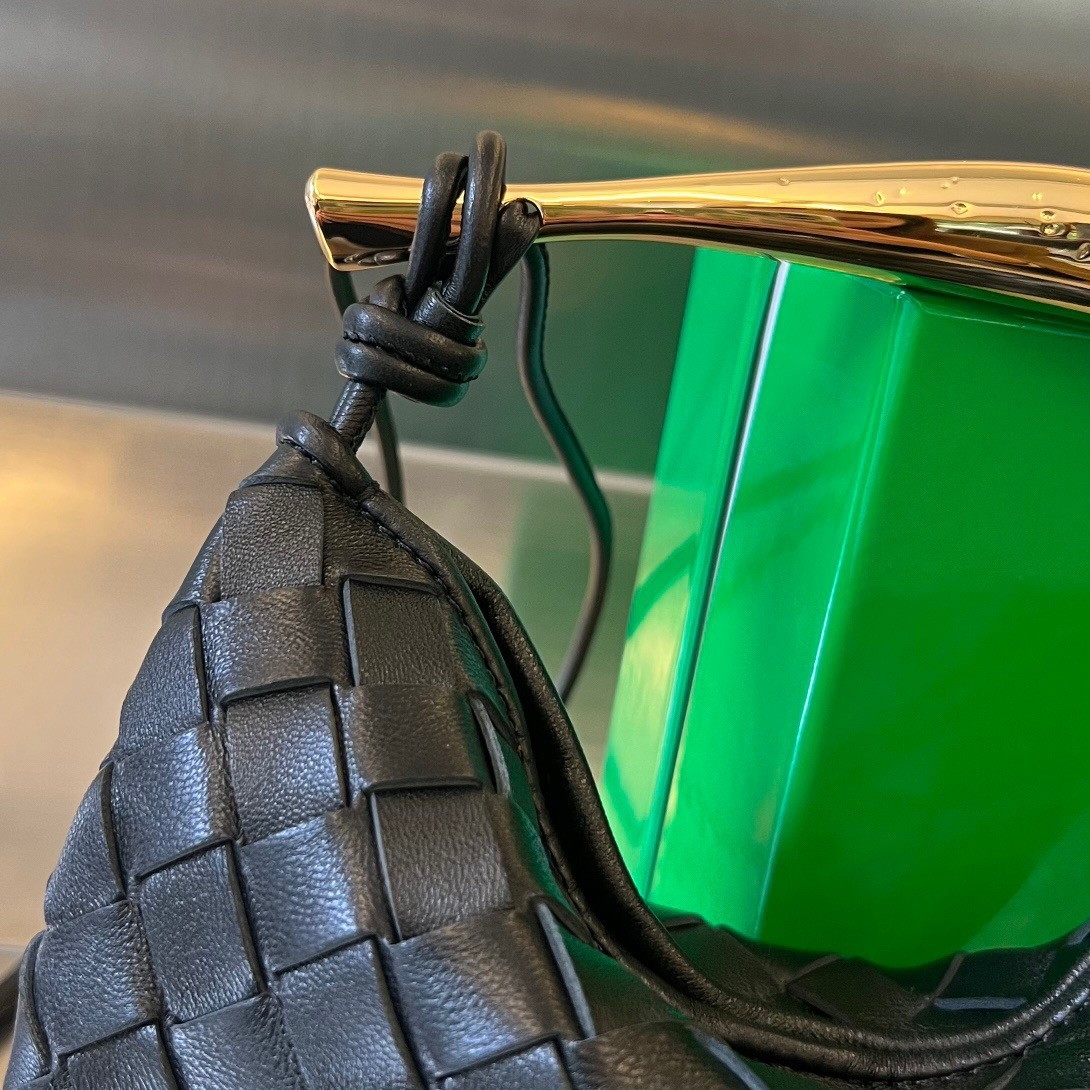 bolsos de lujo mano Bottega Veneta Sardine Mini Bag In Black Intrecciato Lambskin 7 bolsos de lujo mano Bottega Veneta Sardine Mini Bag In Black Intrecciato Lambskin - Image 7