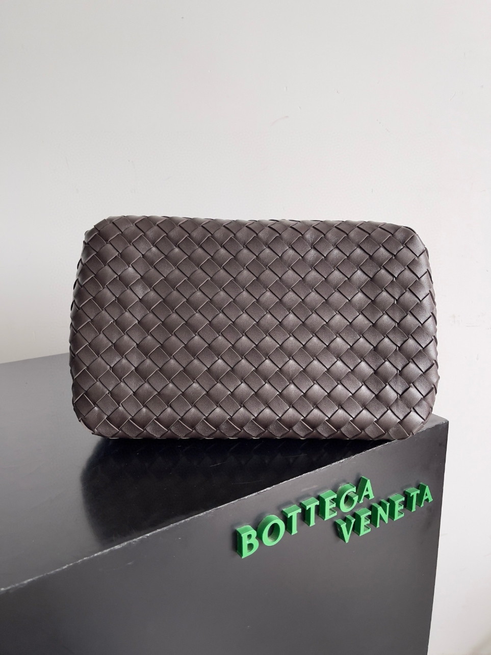 bolsos de lujo mujer Bottega Veneta Parachute Large Bag in Fondant Intrecciato Lambskin 3 bolsos de lujo mujer Bottega Veneta Parachute Large Bag in Fondant Intrecciato Lambskin - Image 3