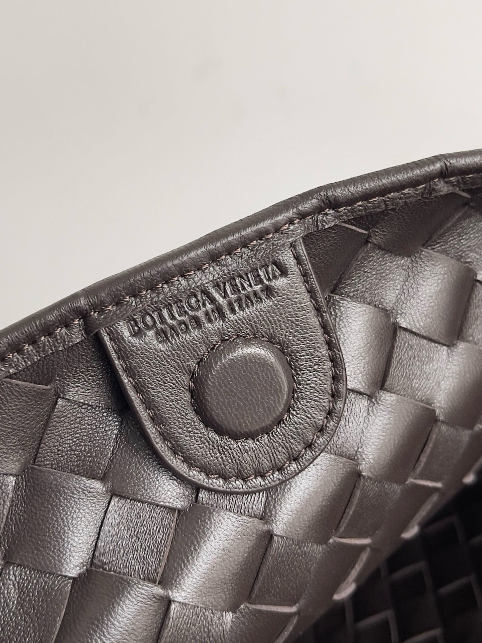 bolsos de lujo mano Bottega Veneta Sardine Medium Bag in Fondant Intrecciato Lambskin 10 bolsos de lujo mano Bottega Veneta Sardine Medium Bag in Fondant Intrecciato Lambskin - Image 10