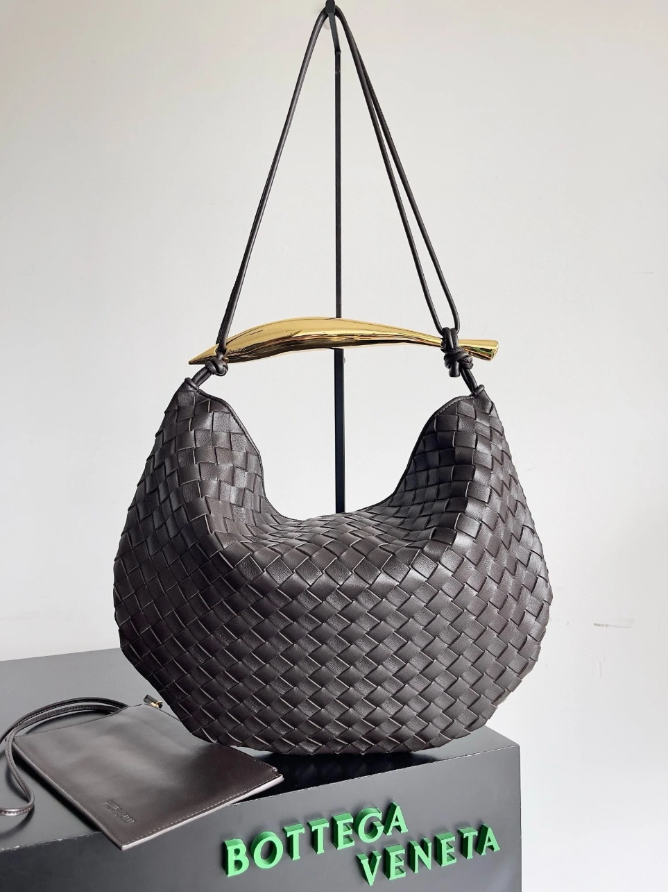 bolsos de lujo mano Bottega Veneta Sardine Medium Bag in Fondant Intrecciato Lambskin 2 bolsos de lujo mano Bottega Veneta Sardine Medium Bag in Fondant Intrecciato Lambskin - Image 2