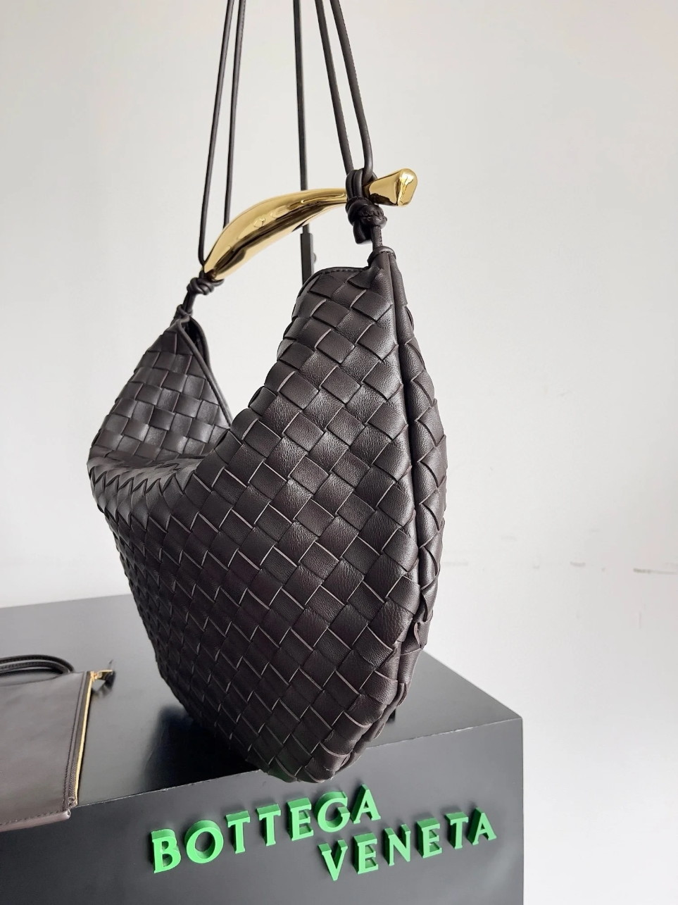 bolsos de lujo mano Bottega Veneta Sardine Medium Bag in Fondant Intrecciato Lambskin 3 bolsos de lujo mano Bottega Veneta Sardine Medium Bag in Fondant Intrecciato Lambskin - Image 3