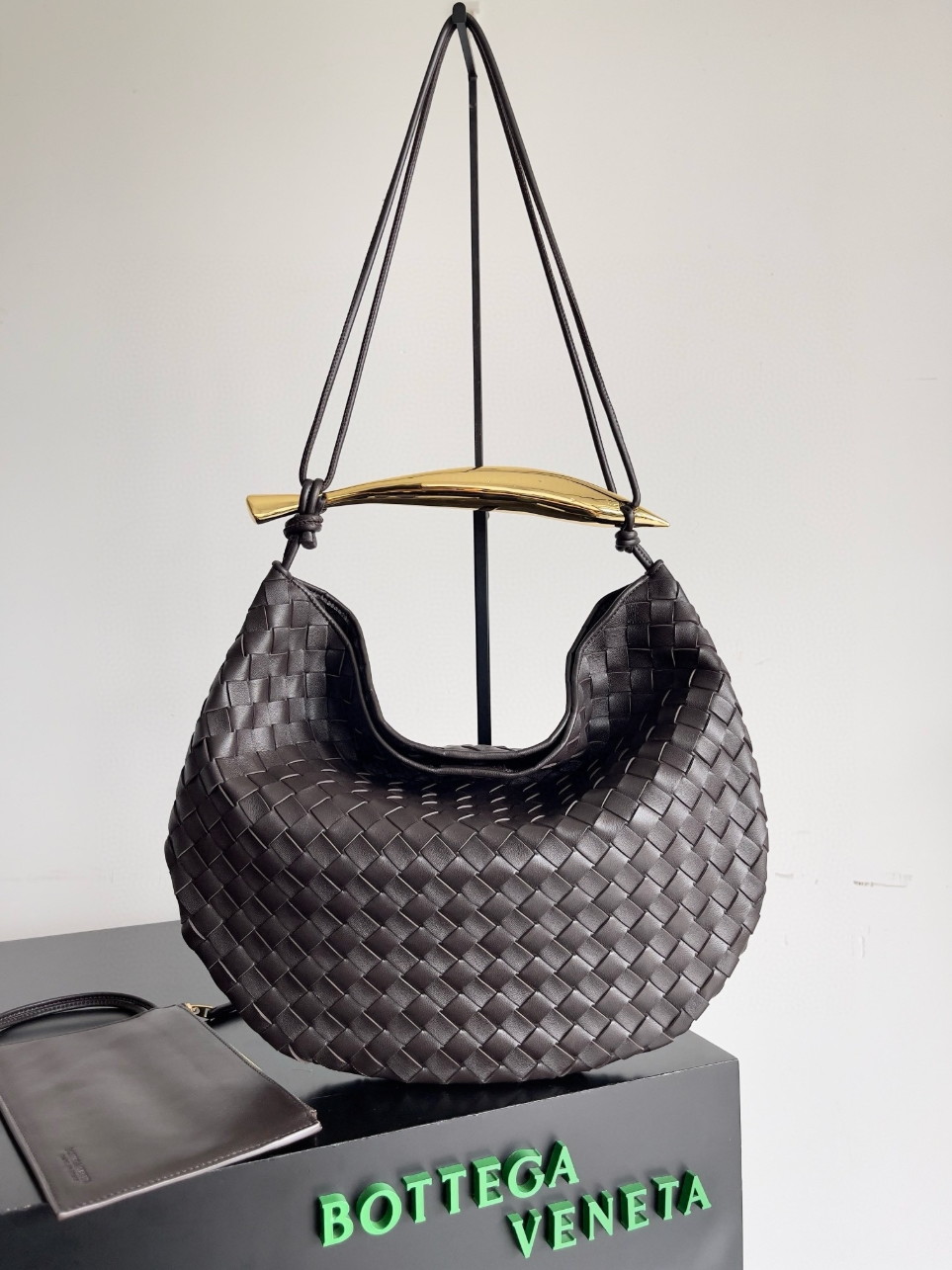 bolsos de lujo mano Bottega Veneta Sardine Medium Bag in Fondant Intrecciato Lambskin 4 bolsos de lujo mano Bottega Veneta Sardine Medium Bag in Fondant Intrecciato Lambskin - Image 4