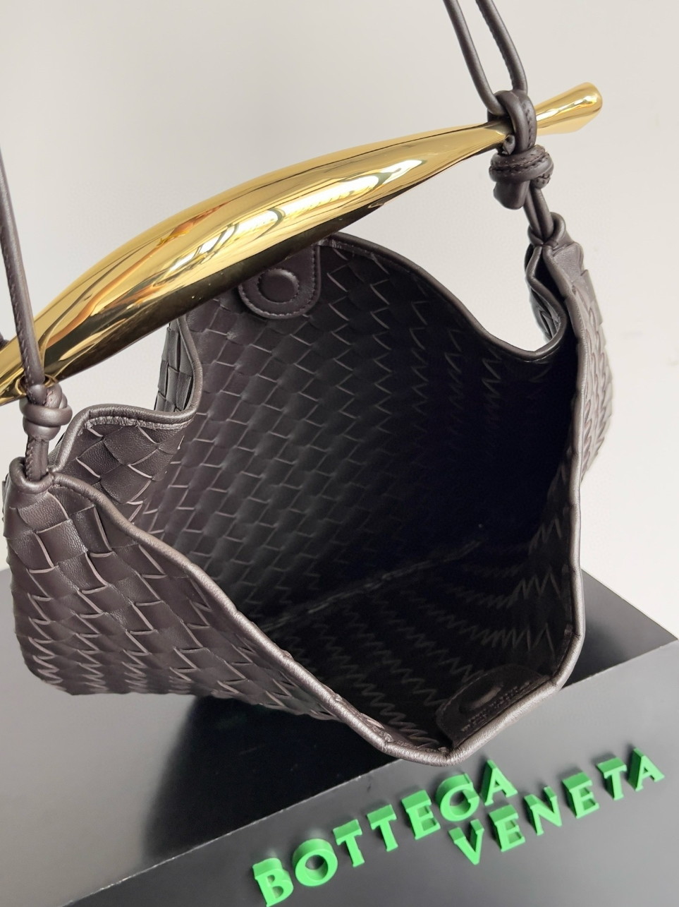 bolsos de lujo mano Bottega Veneta Sardine Medium Bag in Fondant Intrecciato Lambskin 8 bolsos de lujo mano Bottega Veneta Sardine Medium Bag in Fondant Intrecciato Lambskin - Image 8