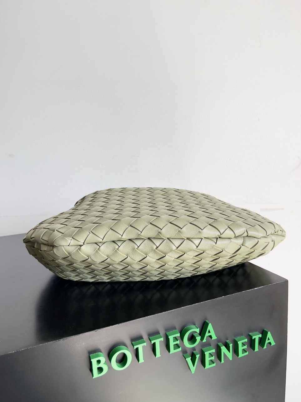 bolsos de lujo mano Bottega Veneta Sardine Medium Bag in Travertine Intrecciato Lambskin 6 bolsos de lujo mano Bottega Veneta Sardine Medium Bag in Travertine Intrecciato Lambskin - Image 6