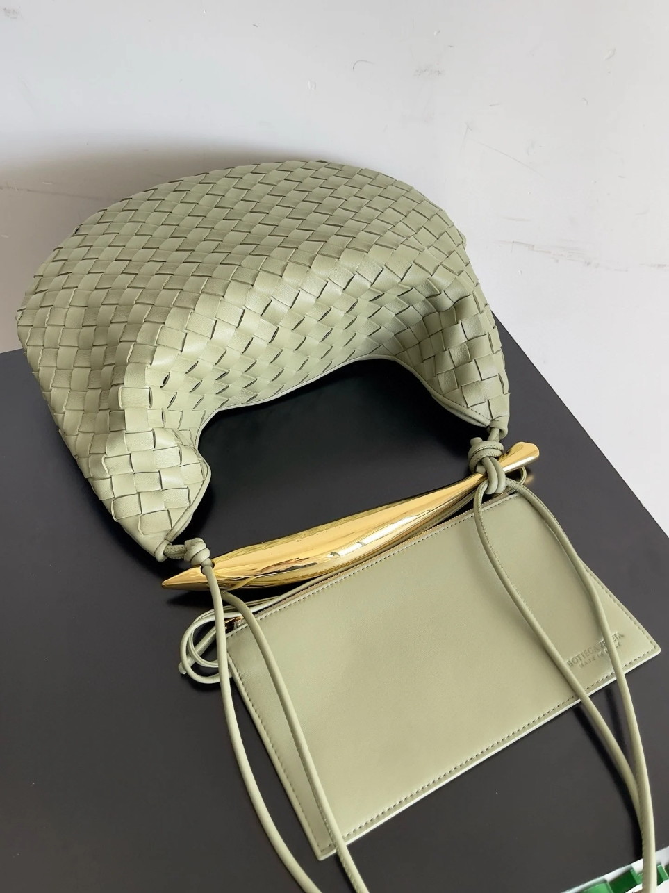 bolsos de lujo mano Bottega Veneta Sardine Medium Bag in Travertine Intrecciato Lambskin 7 bolsos de lujo mano Bottega Veneta Sardine Medium Bag in Travertine Intrecciato Lambskin - Image 7