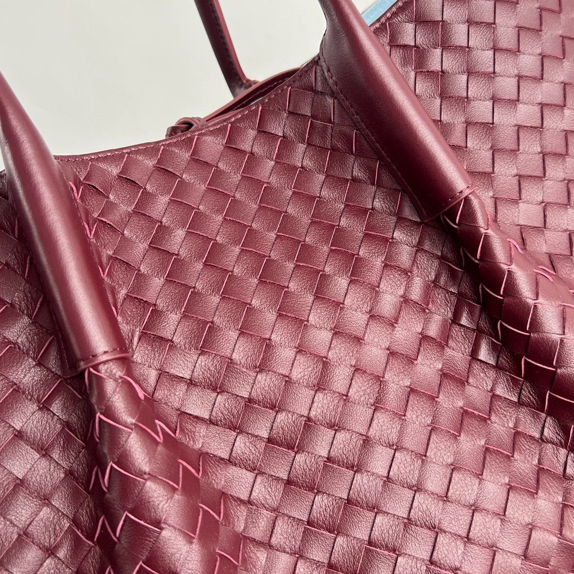 bolsos de lujo mujer Bottega Veneta Pinacoteca Large Bag in Barolo Intrecciato Calfskin 9 bolsos de lujo mujer Bottega Veneta Pinacoteca Large Bag in Barolo Intrecciato Calfskin - Image 9
