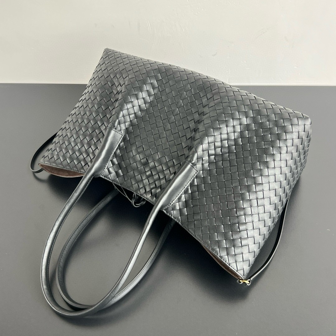 bolsos de lujo mujer Bottega Veneta Pinacoteca Large Bag in Black Intrecciato Calfskin 5 bolsos de lujo mujer Bottega Veneta Pinacoteca Large Bag in Black Intrecciato Calfskin - Image 5