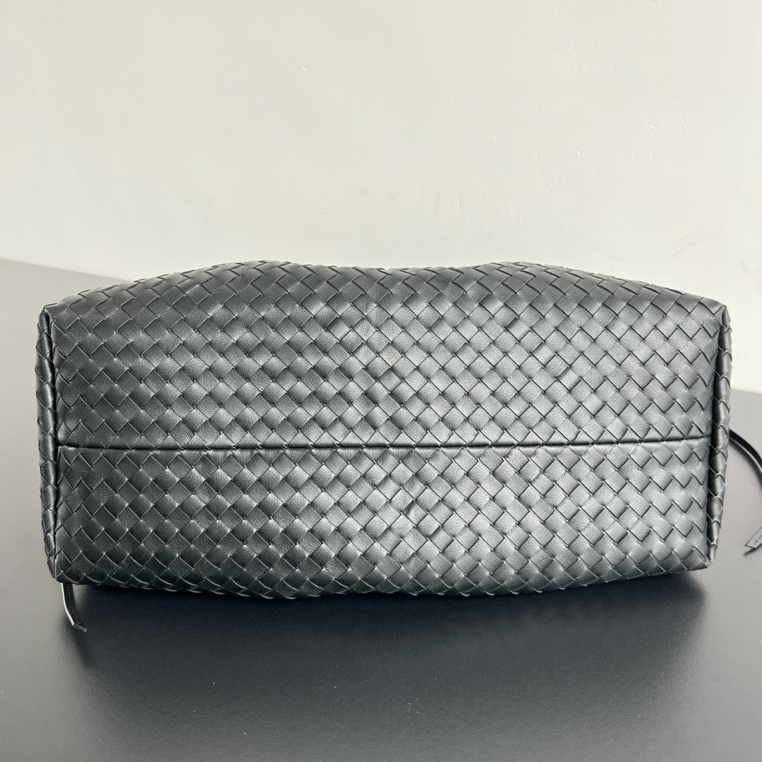 bolsos de lujo mujer Bottega Veneta Pinacoteca Large Bag in Black Intrecciato Calfskin 7 bolsos de lujo mujer Bottega Veneta Pinacoteca Large Bag in Black Intrecciato Calfskin - Image 7