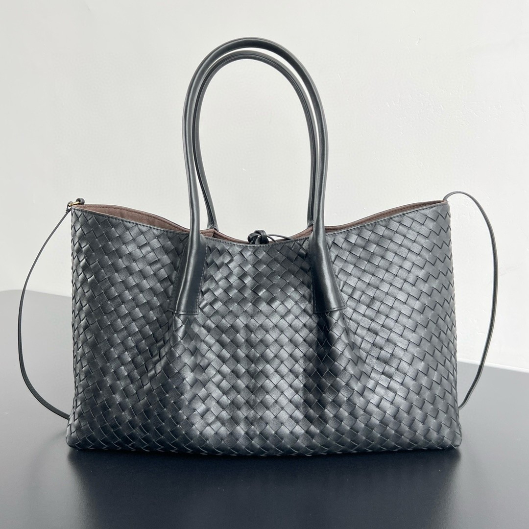 bolsos de lujo mujer Bottega Veneta Pinacoteca Large Bag in Black Intrecciato Calfskin 8 bolsos de lujo mujer Bottega Veneta Pinacoteca Large Bag in Black Intrecciato Calfskin - Image 8