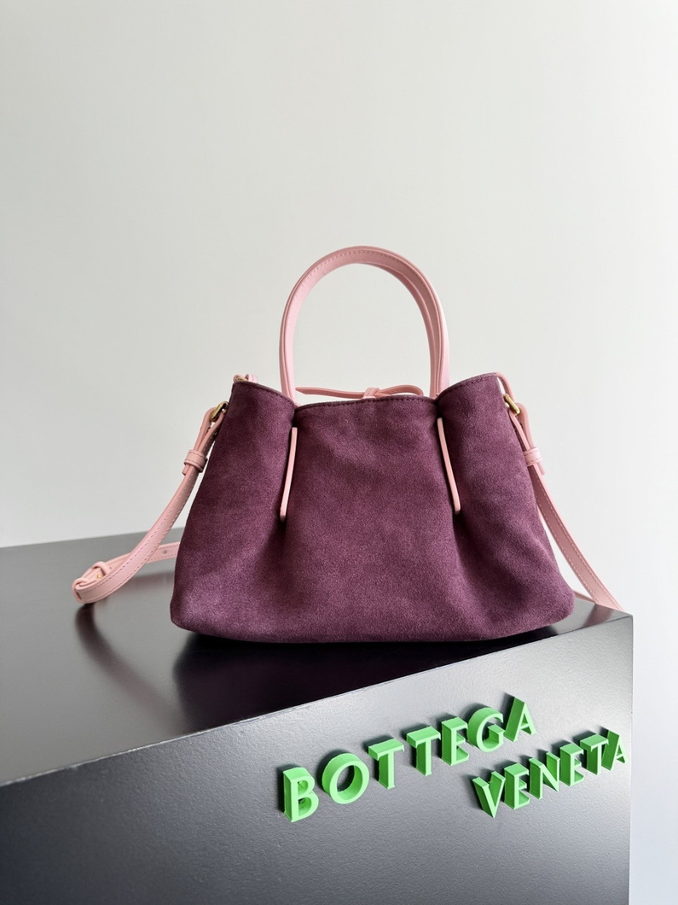 bolsos de lujo mujer Bottega Veneta Pinacoteca Small Bag in Pink Intrecciato Calfskin 10 bolsos de lujo mujer Bottega Veneta Pinacoteca Small Bag in Pink Intrecciato Calfskin - Image 10
