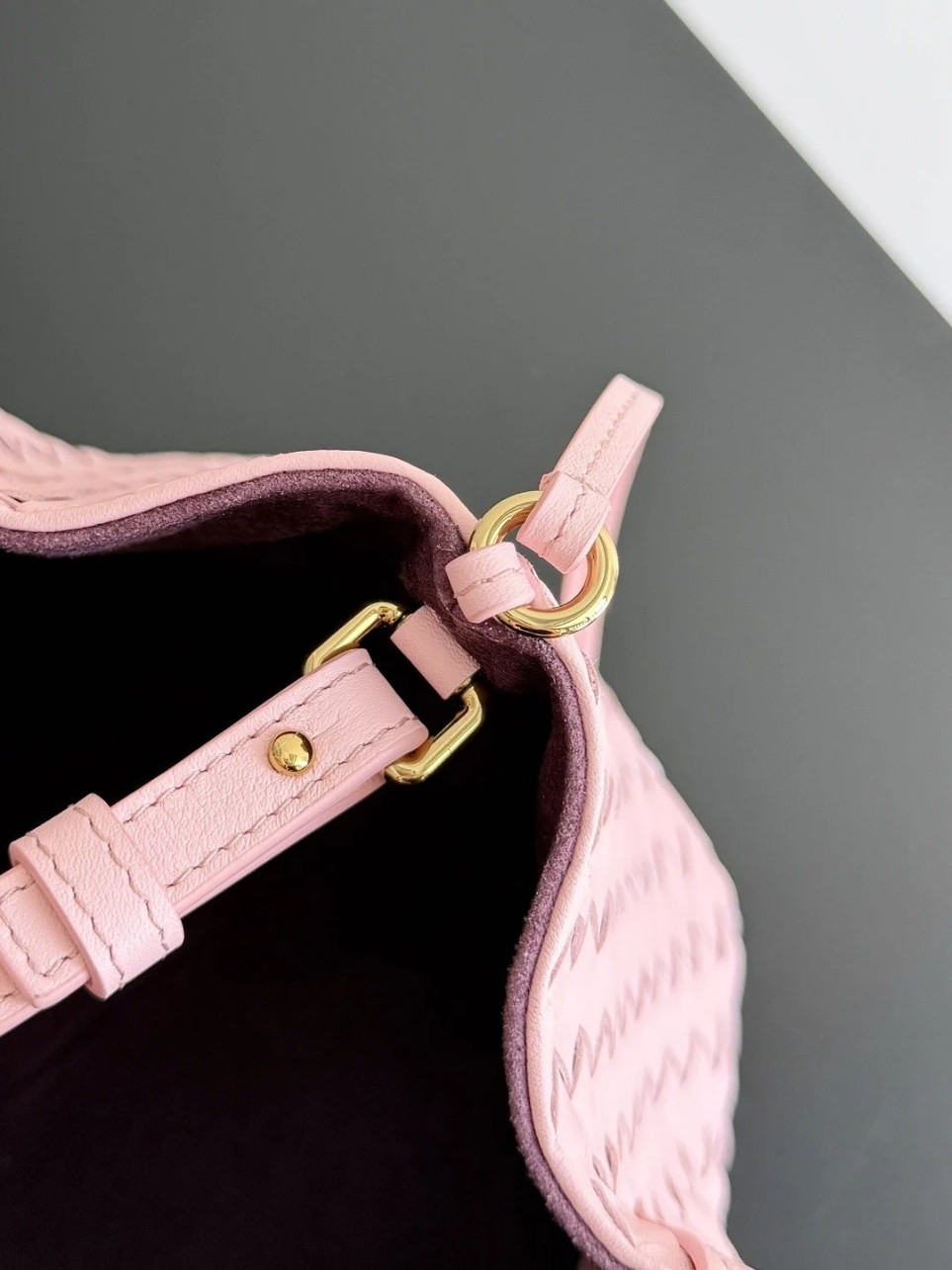 bolsos de lujo mujer Bottega Veneta Pinacoteca Small Bag in Pink Intrecciato Calfskin 8 bolsos de lujo mujer Bottega Veneta Pinacoteca Small Bag in Pink Intrecciato Calfskin - Image 8