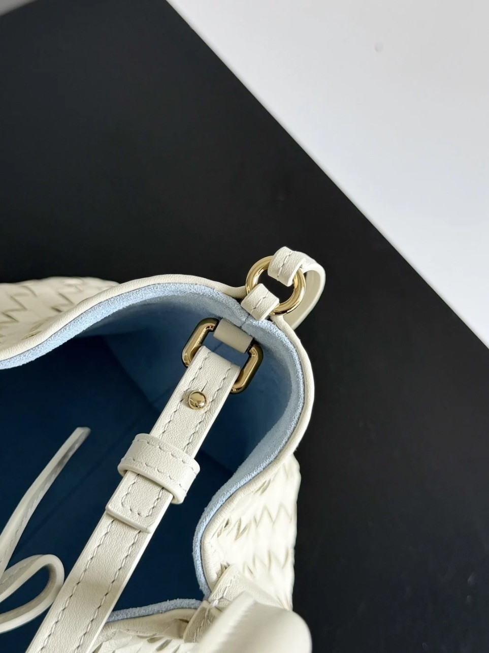 bolsos de lujo mujer Bottega Veneta Pinacoteca Small Bag in Sea Salt Intrecciato Calfskin 10 bolsos de lujo mujer Bottega Veneta Pinacoteca Small Bag in Sea Salt Intrecciato Calfskin - Image 10