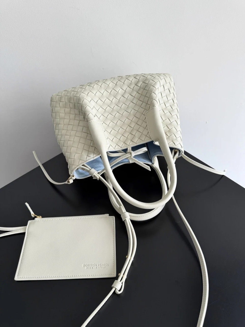 bolsos de lujo mujer Bottega Veneta Pinacoteca Small Bag in Sea Salt Intrecciato Calfskin 9 bolsos de lujo mujer Bottega Veneta Pinacoteca Small Bag in Sea Salt Intrecciato Calfskin - Image 9