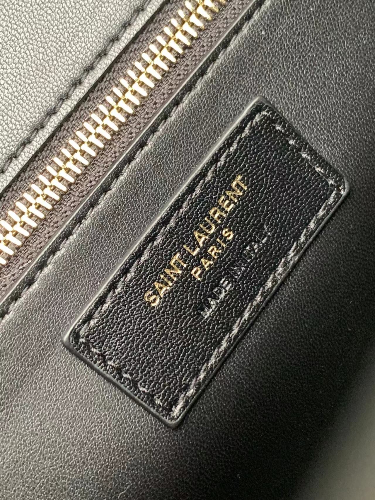 Bolso bandolera Gaby de Saint Laurent piel con grabado de cocodrilo negro - Image 4