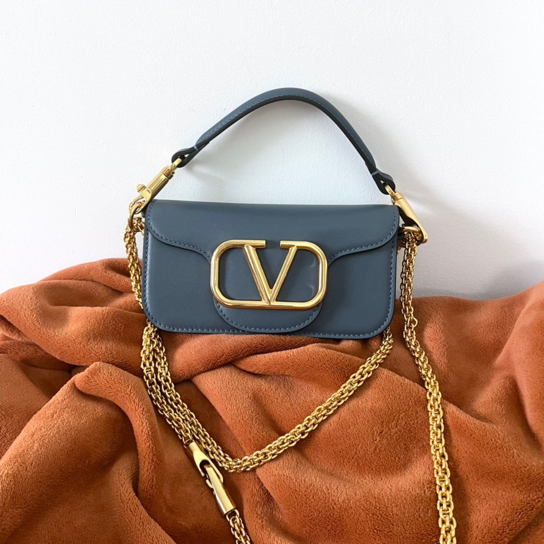 bolsos de lujo mujer Valentino Loco Small Shoulder Bag In Blue Calfskin 10 bolsos de lujo mujer Valentino Loco Small Shoulder Bag In Blue Calfskin - Image 10