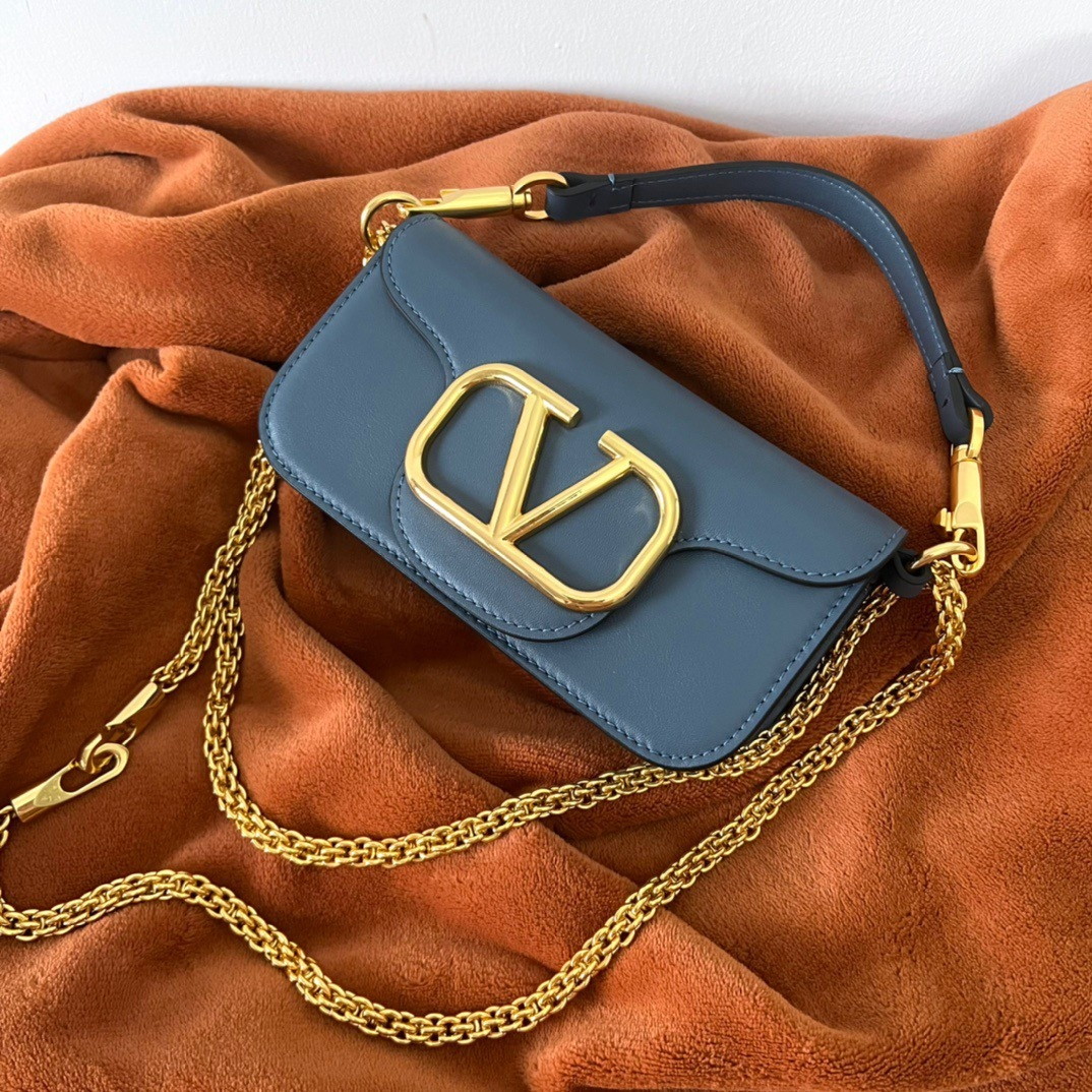 bolsos de lujo mujer Valentino Loco Small Shoulder Bag In Blue Calfskin 3 bolsos de lujo mujer Valentino Loco Small Shoulder Bag In Blue Calfskin - Image 3