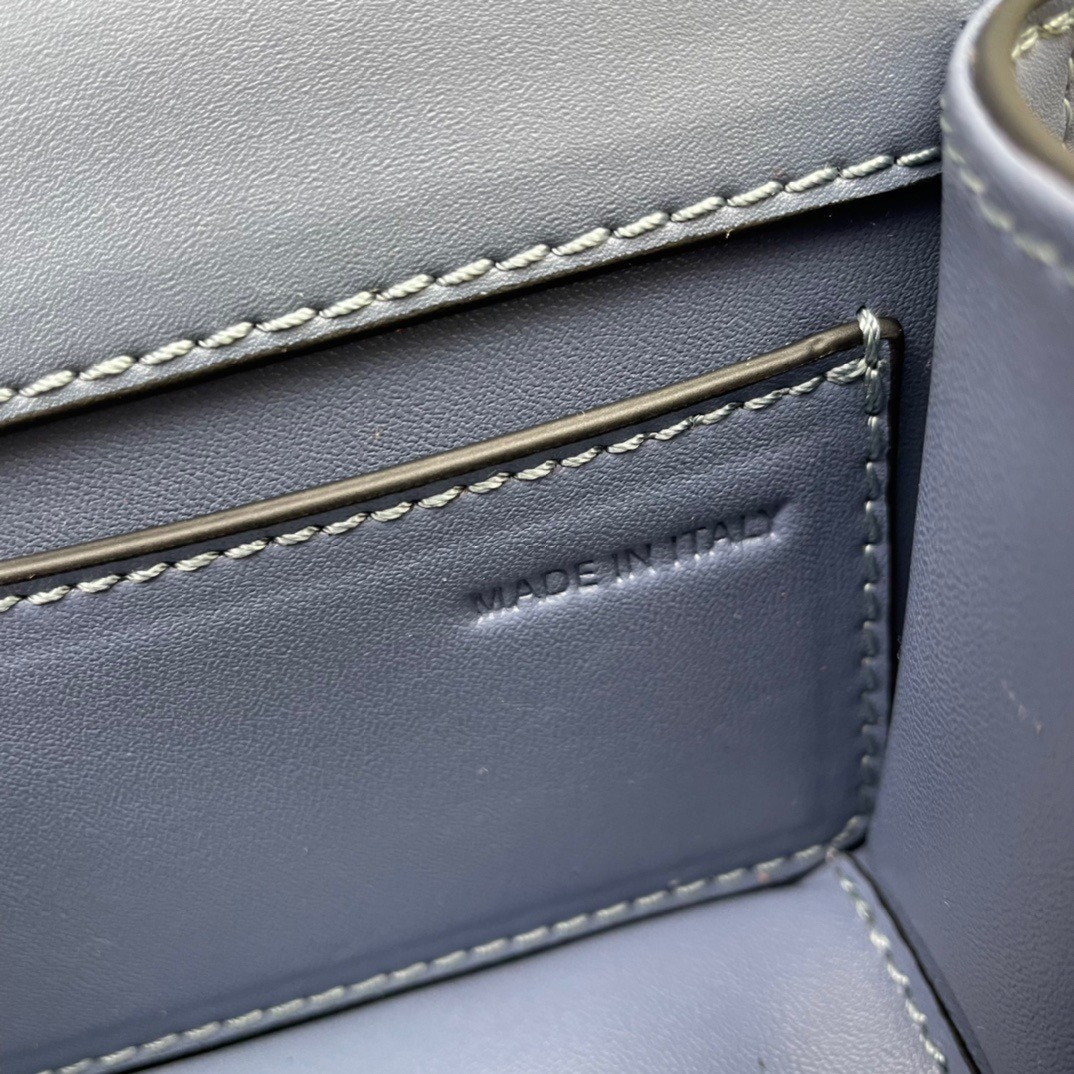bolsos de lujo mujer Valentino Loco Small Shoulder Bag In Blue Calfskin 6 bolsos de lujo mujer Valentino Loco Small Shoulder Bag In Blue Calfskin - Image 6