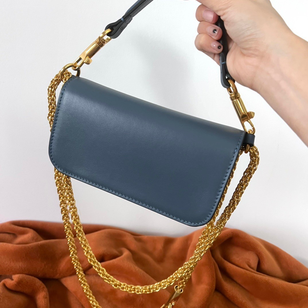 bolsos de lujo mujer Valentino Loco Small Shoulder Bag In Blue Calfskin 7 bolsos de lujo mujer Valentino Loco Small Shoulder Bag In Blue Calfskin - Image 7