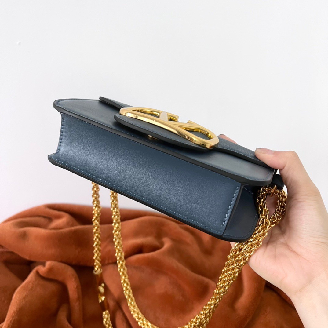 bolsos de lujo mujer Valentino Loco Small Shoulder Bag In Blue Calfskin 8 bolsos de lujo mujer Valentino Loco Small Shoulder Bag In Blue Calfskin - Image 8