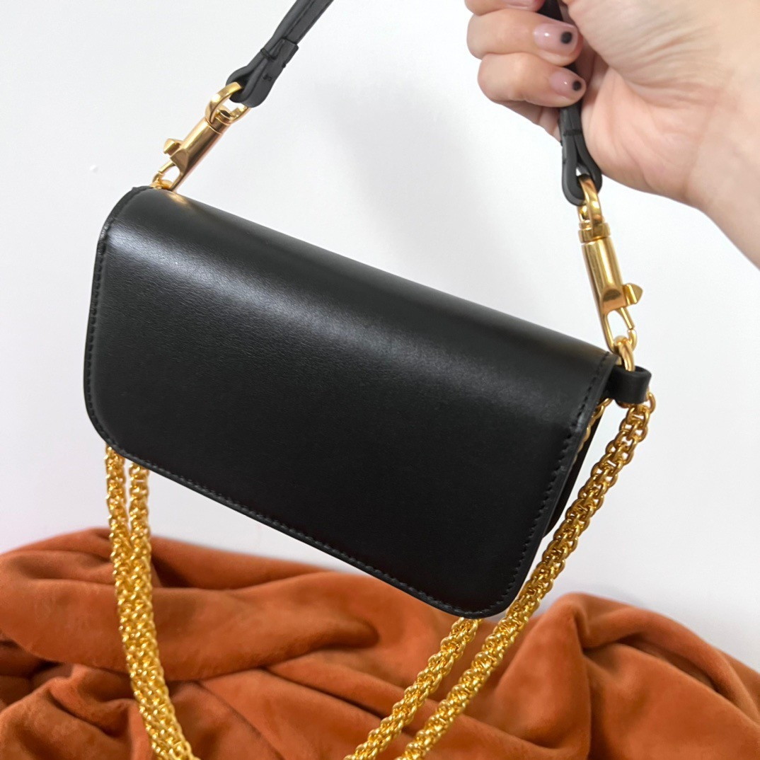 bolsos de lujo mujer Valentino Loco Small Shoulder Bag In Black Calfskin 2 bolsos de lujo mujer Valentino Loco Small Shoulder Bag In Black Calfskin - Image 2