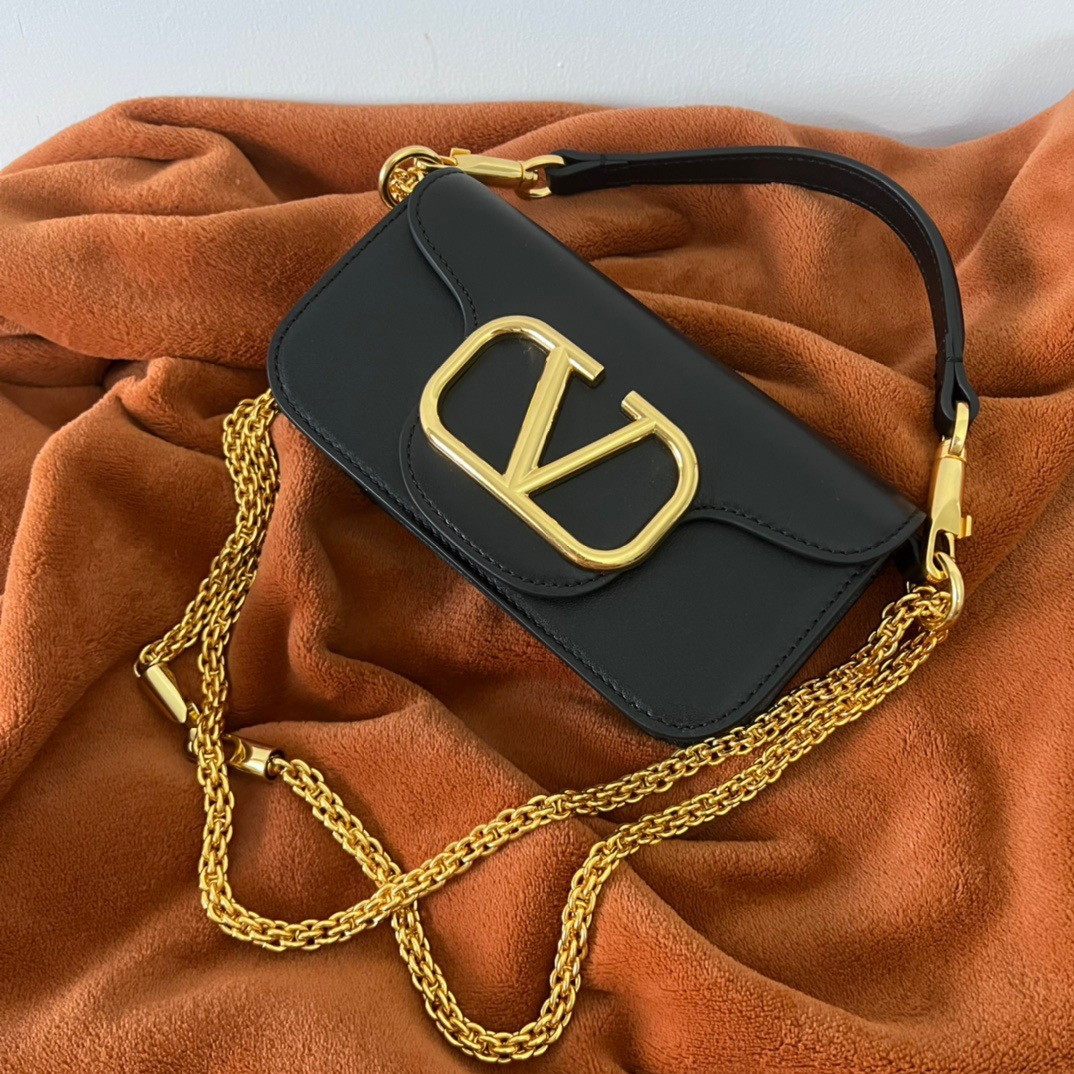 bolsos de lujo mujer Valentino Loco Small Shoulder Bag In Black Calfskin 5 bolsos de lujo mujer Valentino Loco Small Shoulder Bag In Black Calfskin - Image 5