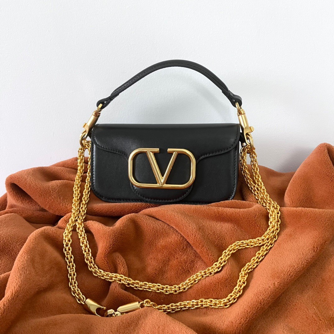 bolsos de lujo mujer Valentino Loco Small Shoulder Bag In Black Calfskin 6 bolsos de lujo mujer Valentino Loco Small Shoulder Bag In Black Calfskin - Image 6