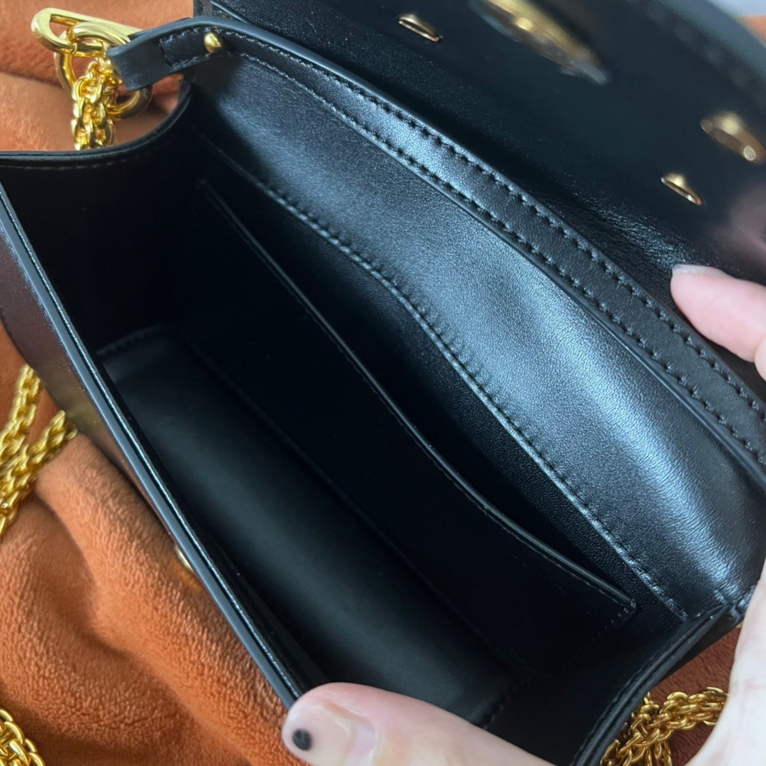 bolsos de lujo mujer Valentino Loco Small Shoulder Bag In Black Calfskin 9 bolsos de lujo mujer Valentino Loco Small Shoulder Bag In Black Calfskin - Image 9