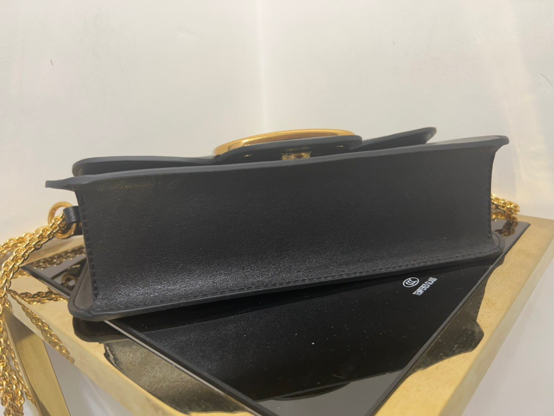 bolsos de lujo mujer Valentino Loco Large Shoulder Bag In Black Calfskin 2 bolsos de lujo mujer Valentino Loco Large Shoulder Bag In Black Calfskin - Image 2