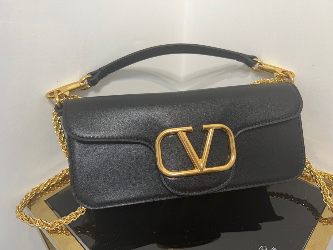 bolsos de lujo mujer Valentino Loco Large Shoulder Bag In Black Calfskin 3 bolsos de lujo mujer Valentino Loco Large Shoulder Bag In Black Calfskin - Image 3