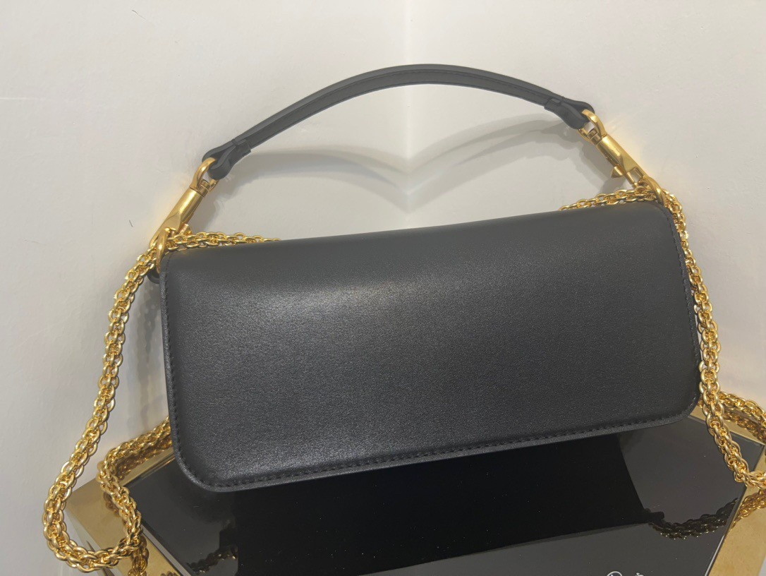 bolsos de lujo mujer Valentino Loco Large Shoulder Bag In Black Calfskin 7 bolsos de lujo mujer Valentino Loco Large Shoulder Bag In Black Calfskin - Image 7