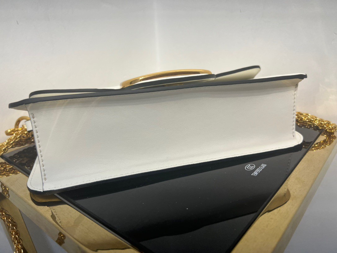 bolsos de lujo mujer Valentino Loco Large Shoulder Bag In White Calfskin 4 bolsos de lujo mujer Valentino Loco Large Shoulder Bag In White Calfskin - Image 4