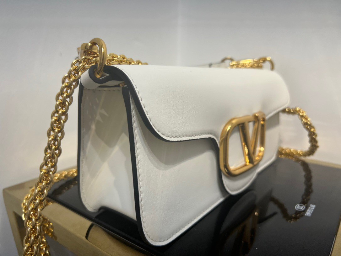 bolsos de lujo mujer Valentino Loco Large Shoulder Bag In White Calfskin 5 bolsos de lujo mujer Valentino Loco Large Shoulder Bag In White Calfskin - Image 5