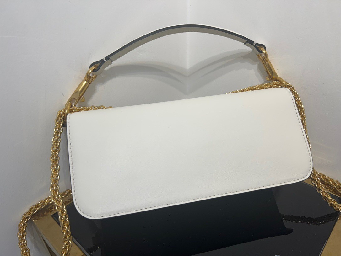 bolsos de lujo mujer Valentino Loco Large Shoulder Bag In White Calfskin 7 bolsos de lujo mujer Valentino Loco Large Shoulder Bag In White Calfskin - Image 7