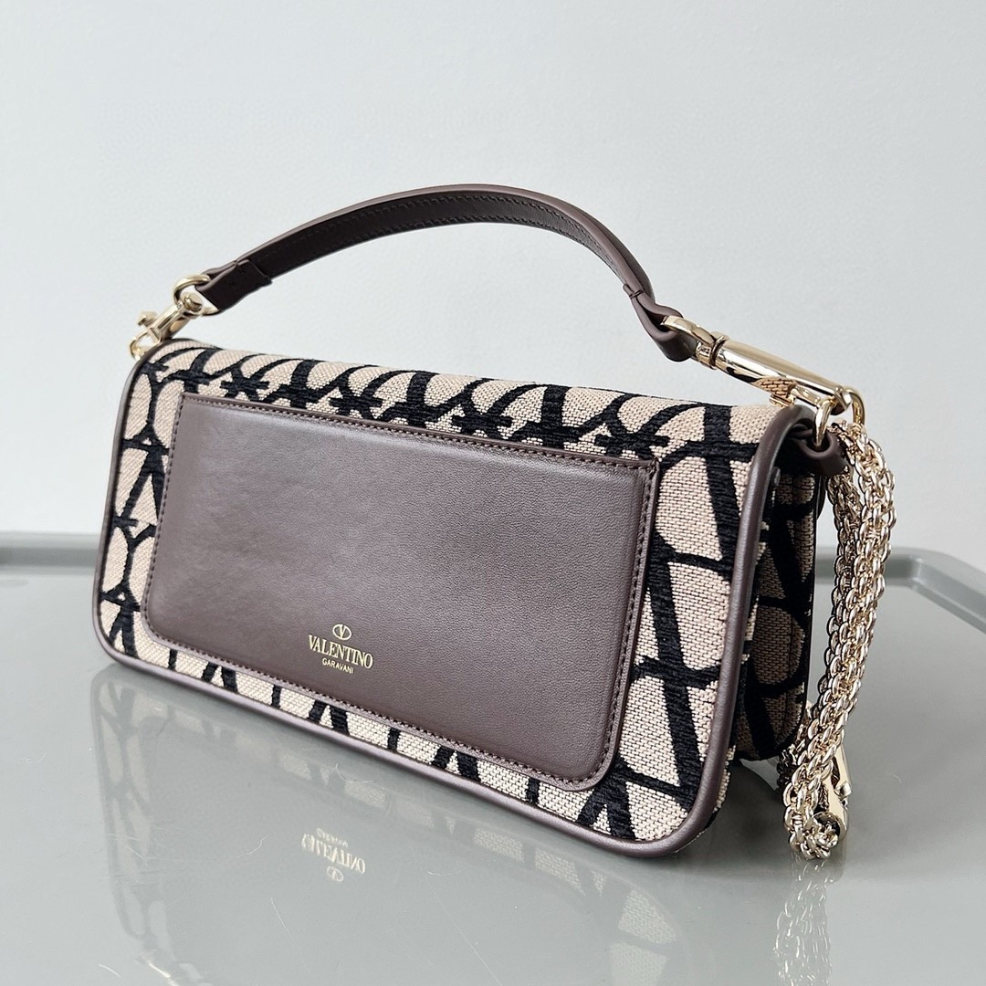 bolsos de lujo mujer Valentino Large Loco Shoulder Bag in Black Toile Iconographe 3 bolsos de lujo mujer Valentino Large Loco Shoulder Bag in Black Toile Iconographe - Image 3
