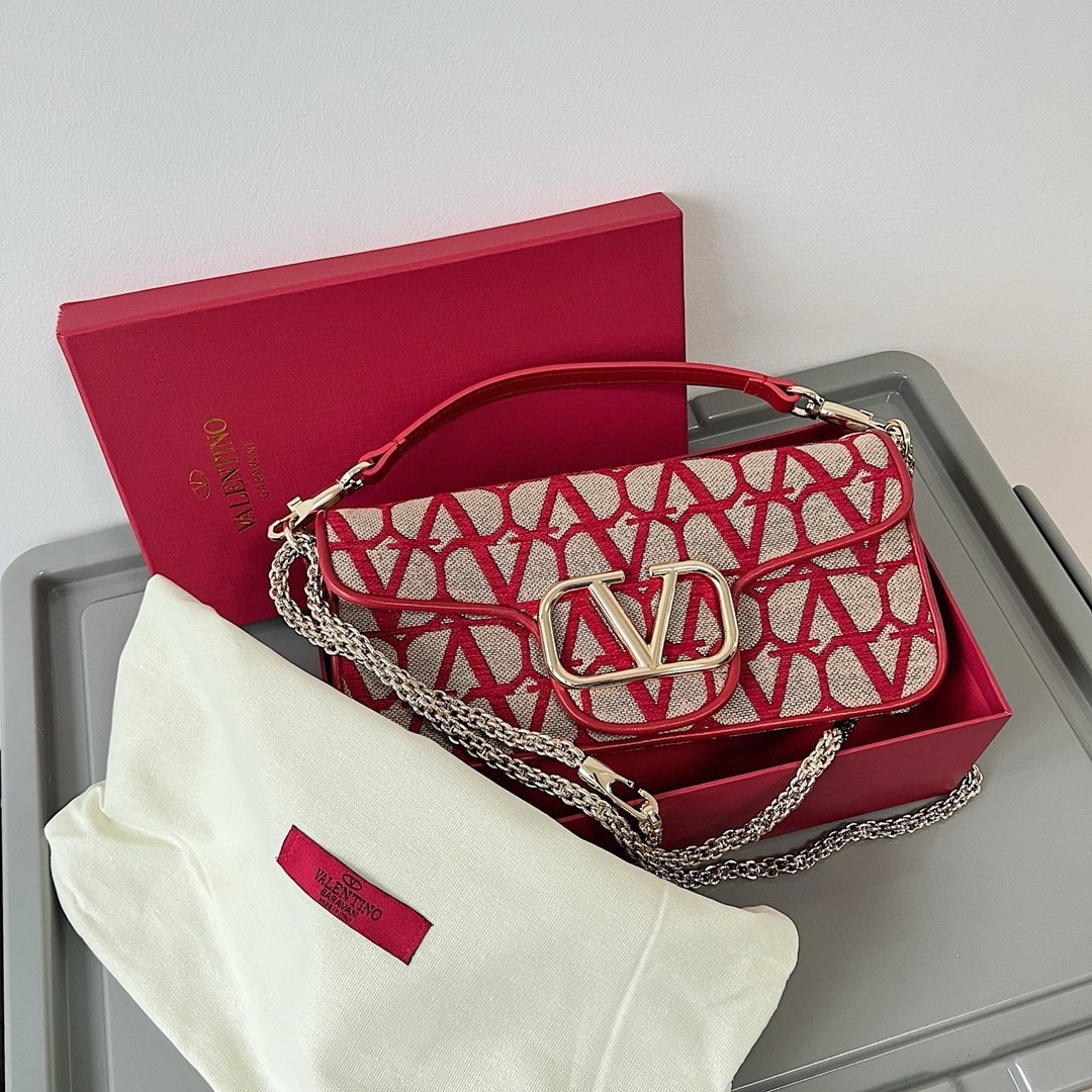bolsos de lujo mujer Valentino Large Loco Shoulder Bag in Red Toile Iconographe 4 bolsos de lujo mujer Valentino Large Loco Shoulder Bag in Red Toile Iconographe - Image 4