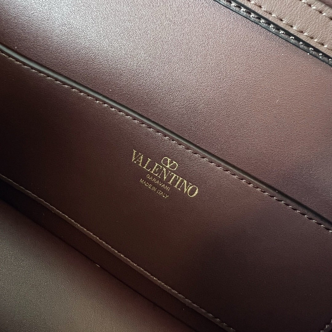 bolsos de lujo mujer Valentino Large Loco Shoulder Bag in Pony-effect Calfskin 10 bolsos de lujo mujer Valentino Large Loco Shoulder Bag in Pony-effect Calfskin - Image 10