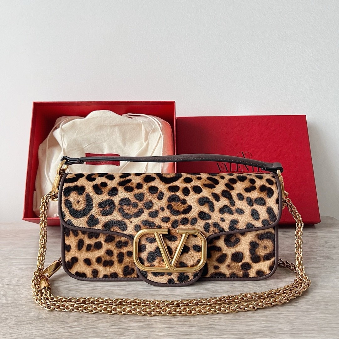bolsos de lujo mujer Valentino Large Loco Shoulder Bag in Pony-effect Calfskin 9 bolsos de lujo mujer Valentino Large Loco Shoulder Bag in Pony-effect Calfskin - Image 9