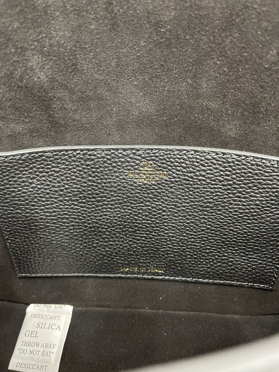 bolsos de lujo mujer Valentino Alltime Shoulder Bag in Black Grained Leather 6 bolsos de lujo mujer Valentino Alltime Shoulder Bag in Black Grained Leather - Image 6