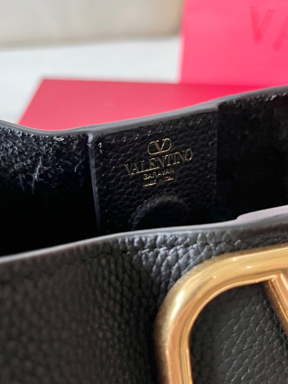 bolsos de lujo mujer Valentino Alltime Medium Bag in Black Grained Calfskin 3 bolsos de lujo mujer Valentino Alltime Medium Bag in Black Grained Calfskin - Image 3