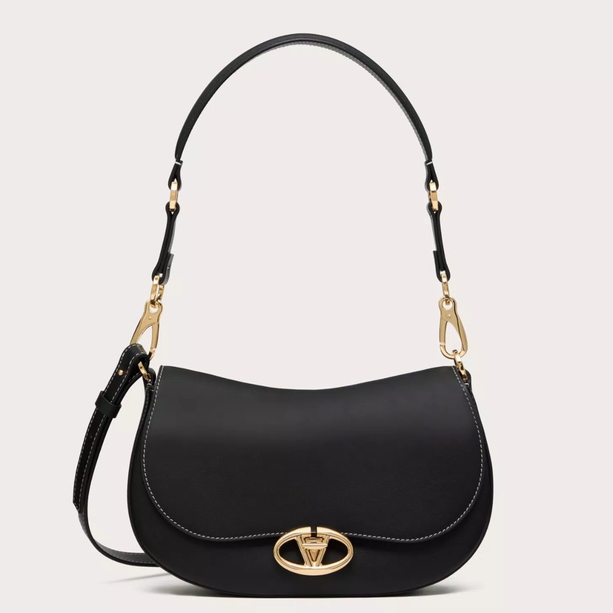 bolsos de lujo mujer Valentino Garavani Ohval Small Shoulder Bag in Black Calfskin 1 bolsos de lujo mujer Valentino Garavani Ohval Small Shoulder Bag in Black Calfskin