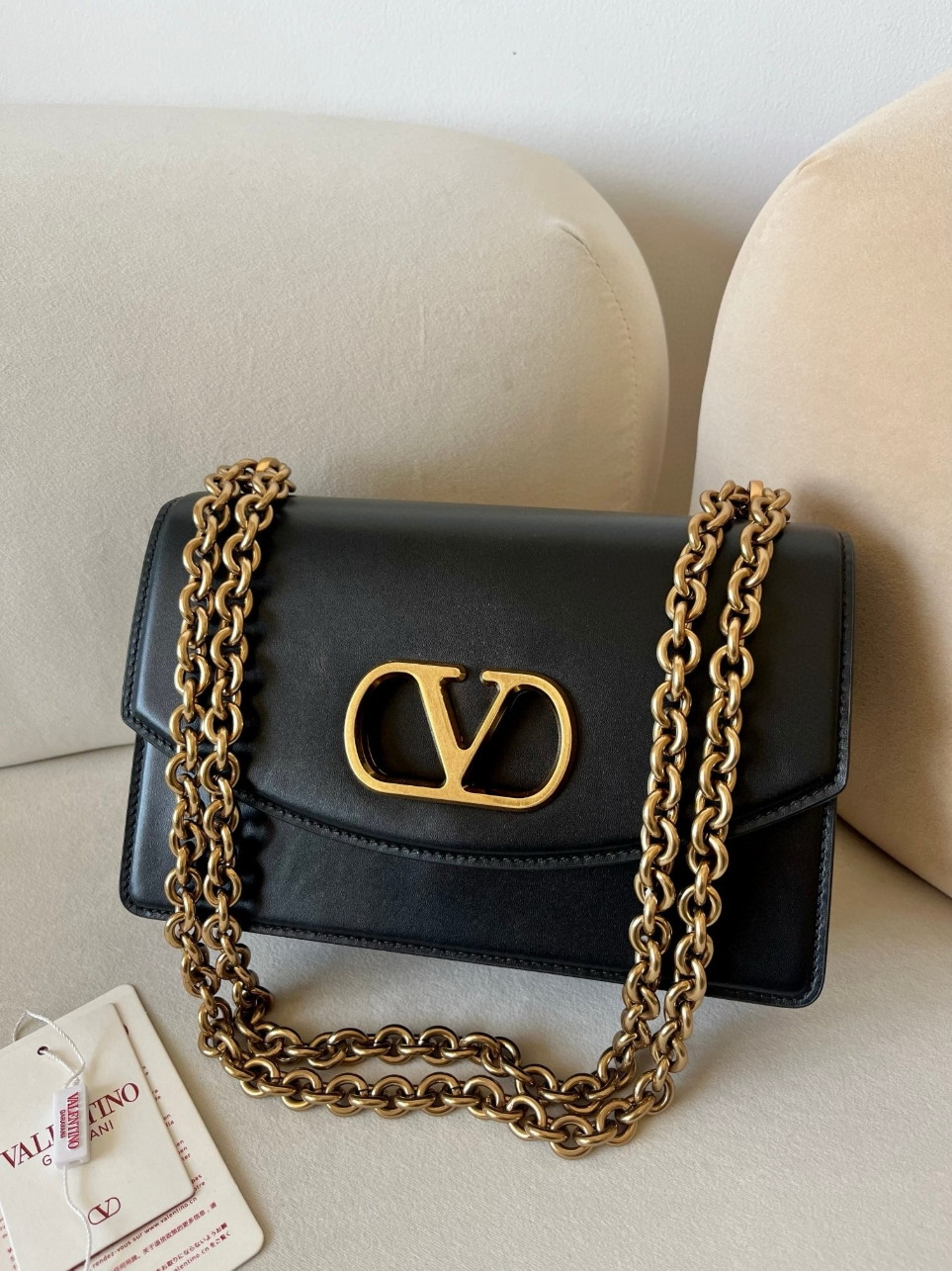 bolsos de lujo mujer Valentino Garavani Vain Shoulder Bag in Black Calfskin 3 bolsos de lujo mujer Valentino Garavani Vain Shoulder Bag in Black Calfskin - Image 3