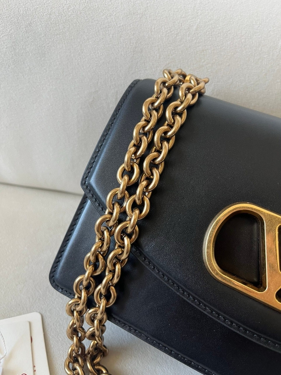 bolsos de lujo mujer Valentino Garavani Vain Shoulder Bag in Black Calfskin 6 bolsos de lujo mujer Valentino Garavani Vain Shoulder Bag in Black Calfskin - Image 6