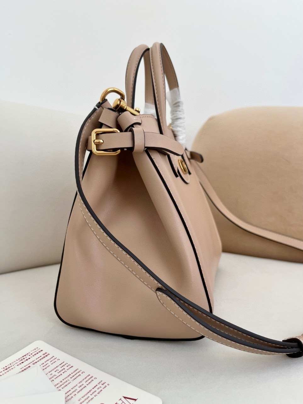 bolsos de lujo mujer Valentino Antibes Small Shopping Bag in Beige Leather 5 bolsos de lujo mujer Valentino Antibes Small Shopping Bag in Beige Leather - Image 5